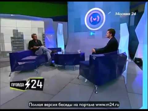 Константин Крюков: «Бабушка уже вторую неделю смотрит сериал про профессора, торгующего наркотой»