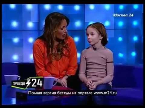 Дочь помогает петь Началовой