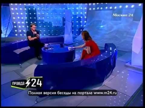 Такая молоденькая девушка с усами
