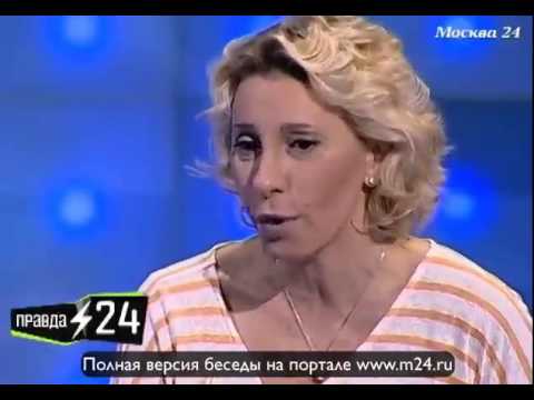 Кошка обожает зеленый горошек и дыню
