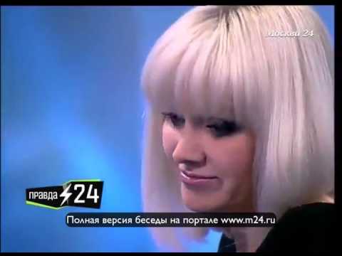 Натали в образе хорошей девочки