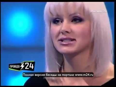 Платье на бретелях с чашкой