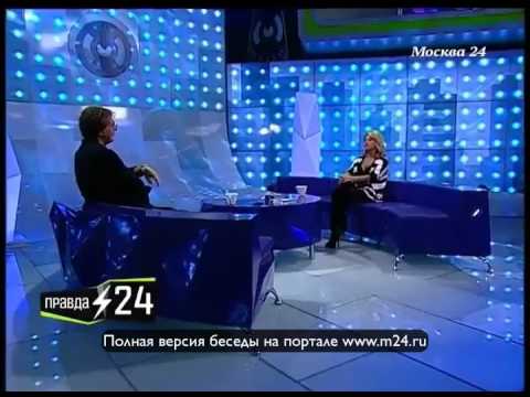 Актриса, пишущая маслом