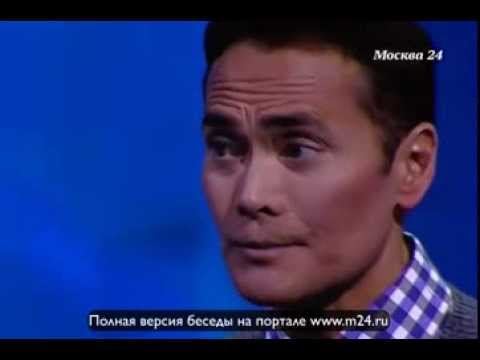 Марк Дакаскос и французский поцелуй с девочкой