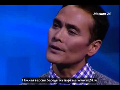Марк Дакаскос учит детей драться