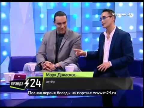 Огромная змея в джунглях