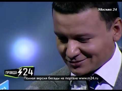Александр Олешко спит в театре